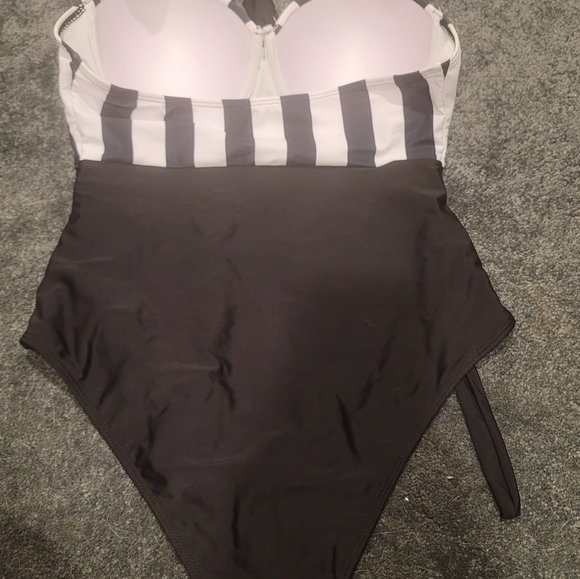 Shein one piece swimsuit - Picture 2 of 4